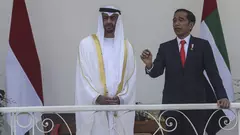 ولي عهد الإمارات محمد بن زايد آل نهيان والرئيس الإندونيسي جوكو ويدودو في جاكرتا  2019.