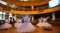 دراويش راقصون في "احتفال مولوي سما" الصوفي بمدينة إسطنبول - تركيا. الصورة بعدسة: ماريان بريمر.