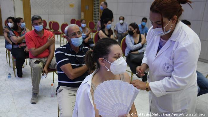 Tunesien Coronavirus-Infektionen steigen rasant; Foto: Adel Ezzine/Xinhua News Agency/picture-alliance