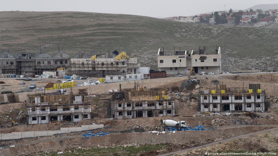 المستوطنات الإسرائيلية المبنية على أرض فلسطينية تعتبرها معظم الدول غير قانونية لكن إسرائيل ترفض ذلك.  (photo: picture-alliance/newscom/Debbie Hill/UPI Photo)