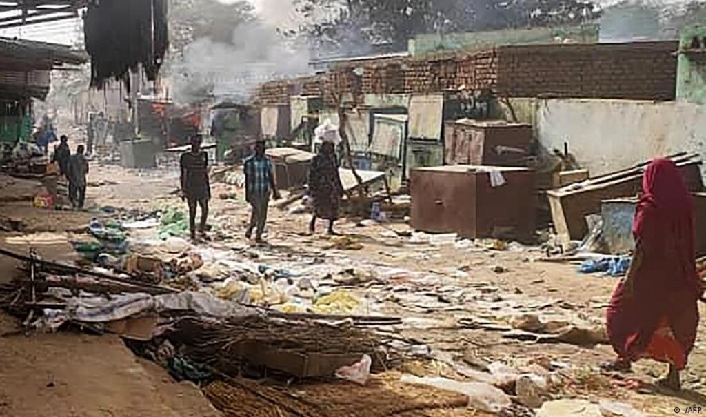 A market in ruins, El Geneina, West Darfur (image: -/AFP)