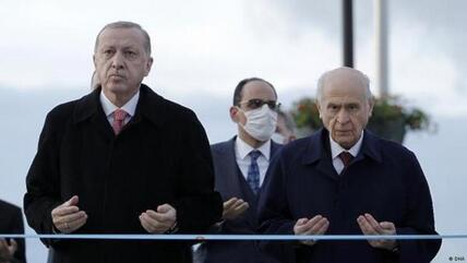 Liebäugeln mit der Unterstützung nationalistischer Kreis: Erdogan mit dem MHP-Vorsitzenden Devlet Bahceli 